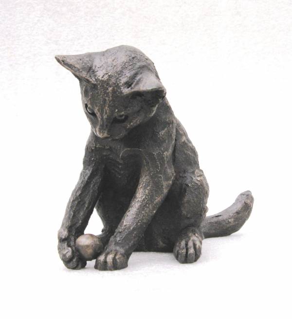 - a Sculpture by Suzie Marsh, measuring 14 x 20 cm (H x W) £62